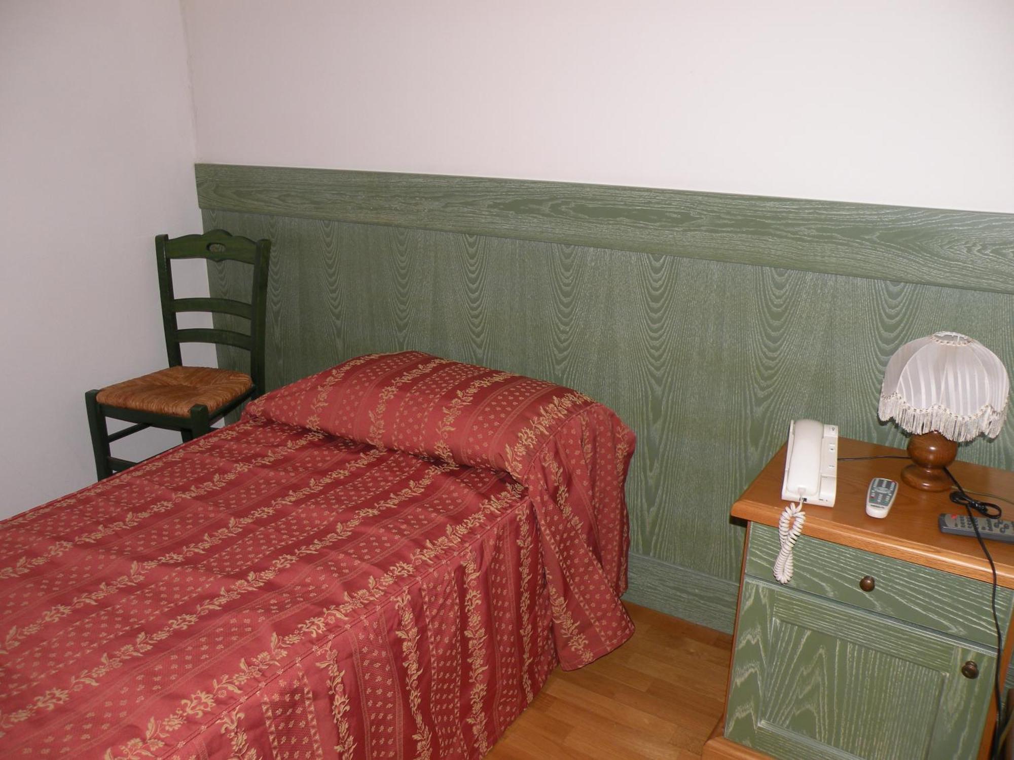 Hotel Ristorante Il Pirata San Vito di Leguzzano エクステリア 写真