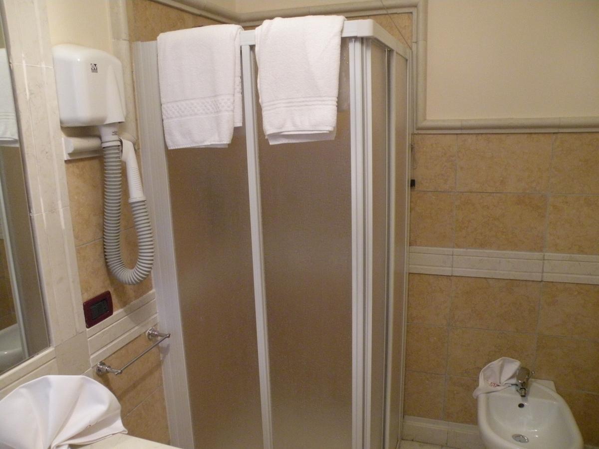 Hotel Ristorante Il Pirata San Vito di Leguzzano エクステリア 写真
