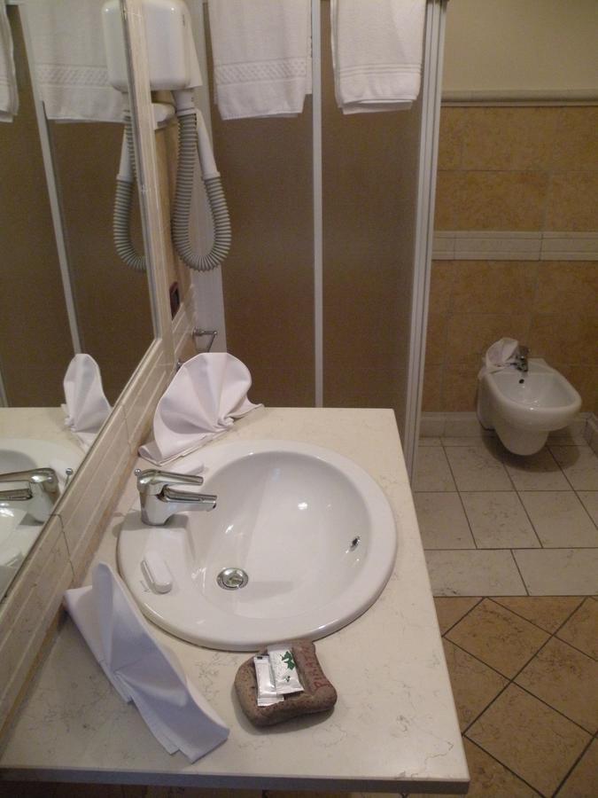 Hotel Ristorante Il Pirata San Vito di Leguzzano エクステリア 写真