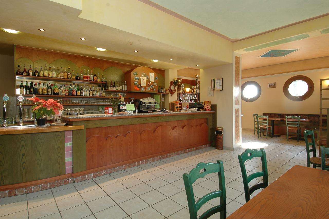 Hotel Ristorante Il Pirata San Vito di Leguzzano エクステリア 写真