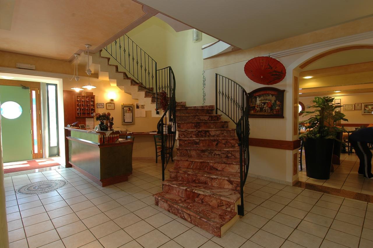 Hotel Ristorante Il Pirata San Vito di Leguzzano エクステリア 写真