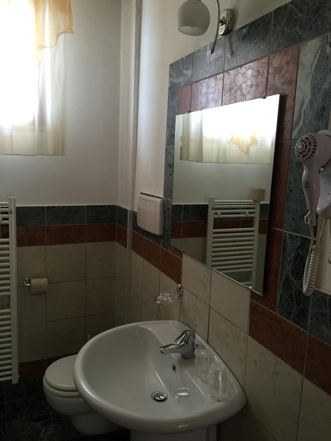 Hotel Ristorante Il Pirata San Vito di Leguzzano エクステリア 写真