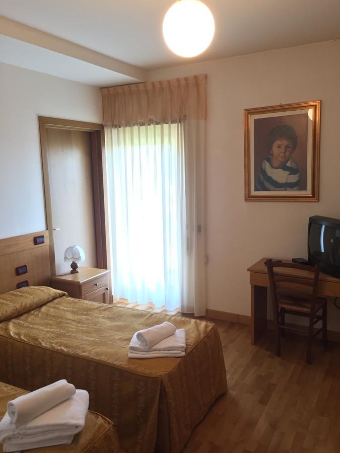 Hotel Ristorante Il Pirata San Vito di Leguzzano エクステリア 写真
