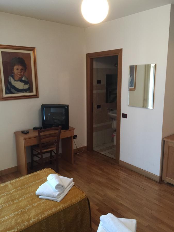 Hotel Ristorante Il Pirata San Vito di Leguzzano エクステリア 写真